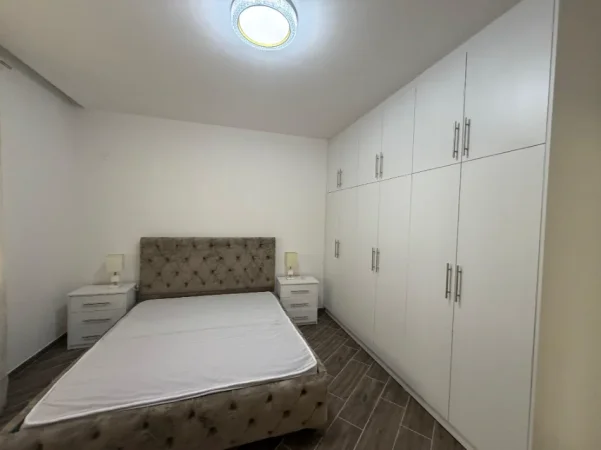 Durres, jepet me qera apartament 1+1 Kati 1, 300 € (Mrapa Spitalit)