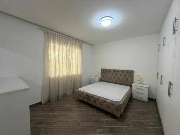 Durres, jepet me qera apartament 1+1 Kati 1, 300 € (Mrapa Spitalit)