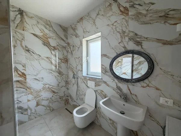 Durres, jepet me qera apartament 1+1 Kati 1, 300 € (Mrapa Spitalit)