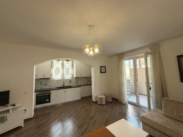 Durres, jepet me qera apartament 1+1 Kati 1, 300 € (Mrapa Spitalit)