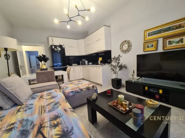 Tirane, jepet me qera apartament 1+1+Ballkon Kati 7, 58 m² 600 € (globe)