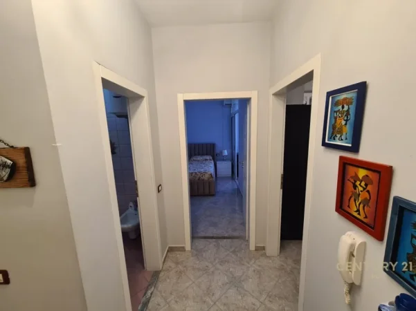 Tirane, jepet me qera apartament 1+1+Ballkon Kati 7, 58 m² 600 € (globe)