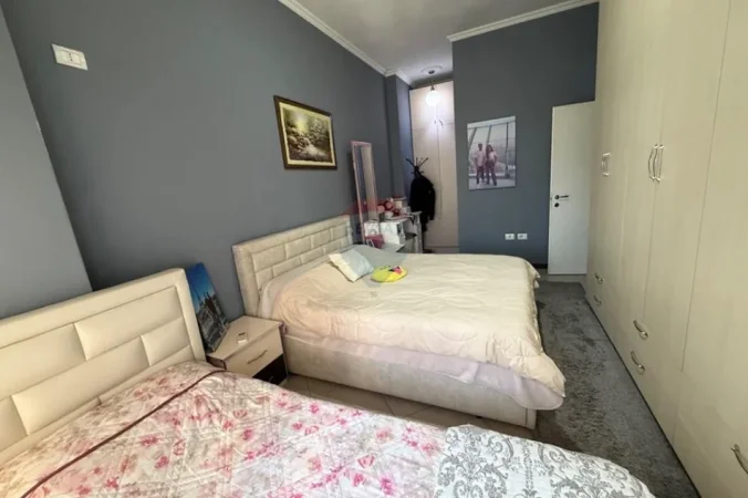 Apartament ne shitje, 2+1 totalisht i mobiluar tek bar "Artisti', Astir! (159'900 Euro)