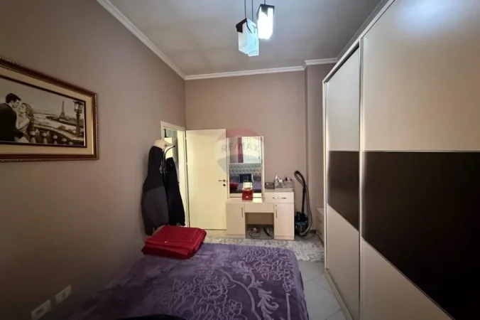 Apartament ne shitje, 2+1 totalisht i mobiluar tek bar "Artisti', Astir! (159'900 Euro)