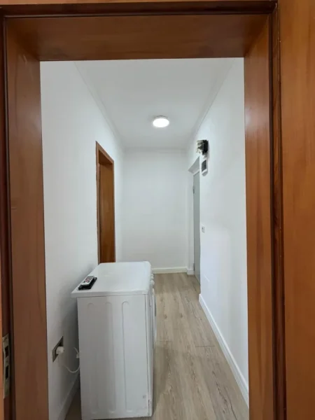 Tirane, jepet me qera ambjent biznesi Kati 1, 30 m² 300 € (Myslym Shyri)