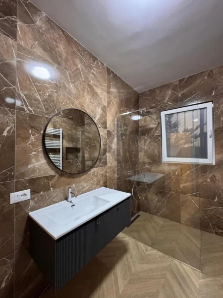 Tirane, jepet me qera apartament 2+1 Kati 1, 145 m² 1.000 € (Presidential Palace)