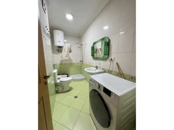 Tirane, jepet me qera apartament 2+1 Kati 5, 100 m² 450 € (Astir)