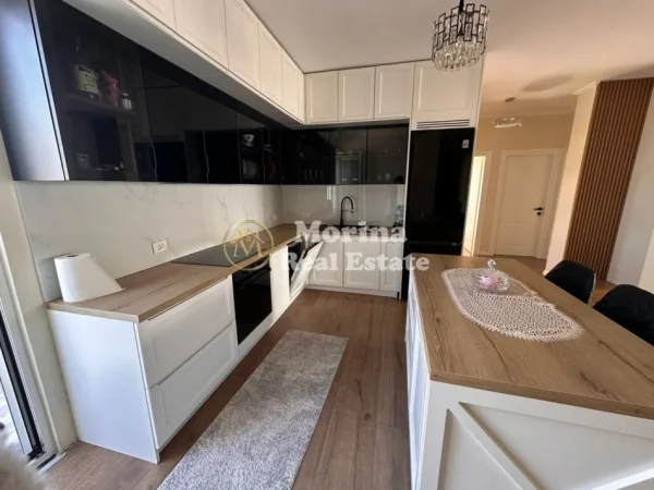 Tirane, jepet me qera apartament 3+1 Kati 4, 270 m² 1.000 € (Fresk)