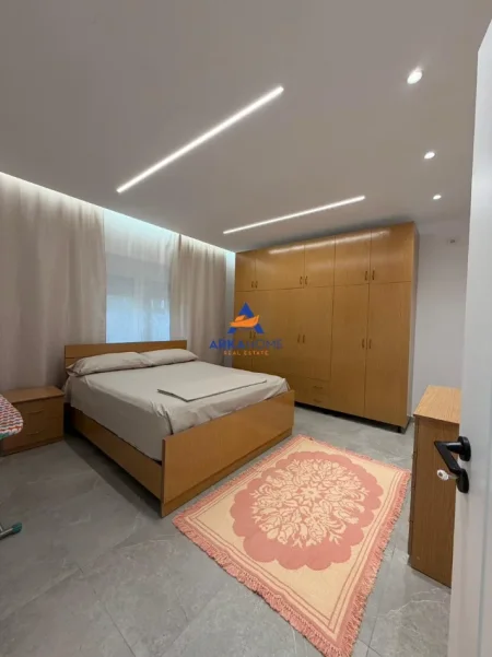 Tirane, jepet me qera 1+1 Kati 1, 65 m² 472 € 