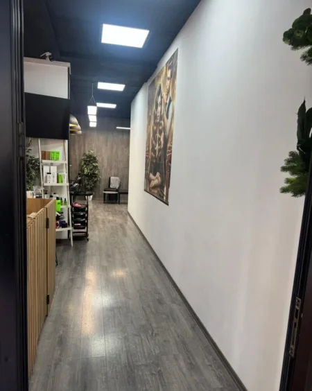 Tirane, jepet me qera ambjent biznesi Kati 0, 33 m² 750 € (Parukeri Don Bosko)