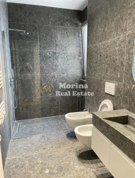 Tirane, jepet me qera apartament 1+1 Kati 3, 77 m² 1.300 € (Liqeni I Thate)