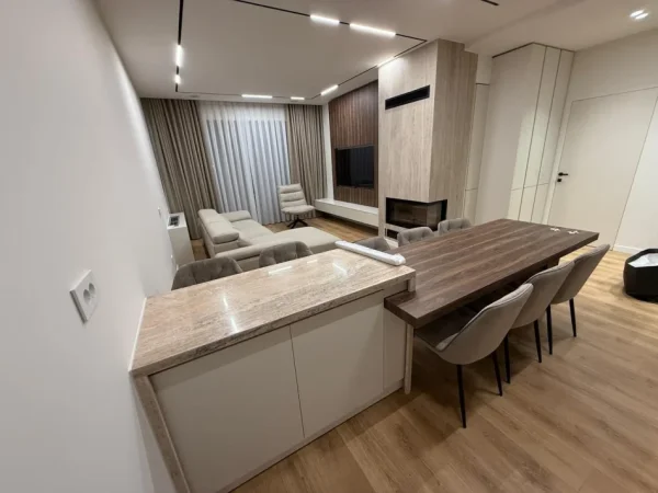 Tirane, jepet me qera apartament 2+1 Kati 1, 110 m² 2.100 € (Rezidenca Green Valley)