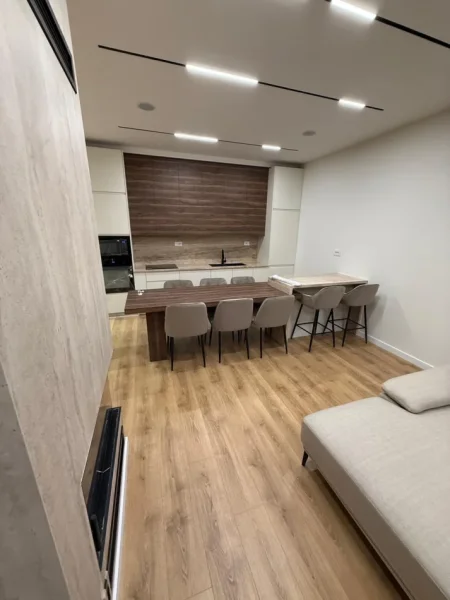 Tirane, jepet me qera apartament 2+1 Kati 1, 110 m² 2.100 € (Rezidenca Green Valley)