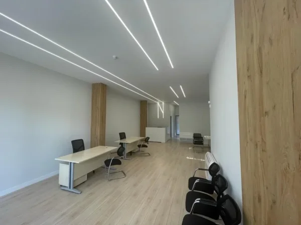 Tirane, jepet me qera zyre Kati 0, 100 m² 600 € (Paskuqan)