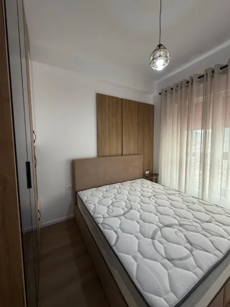 Tirane, jepet me qera apartament 1+1+Ballkon Kati 6, 57 m² 450 € (Ali Demi)