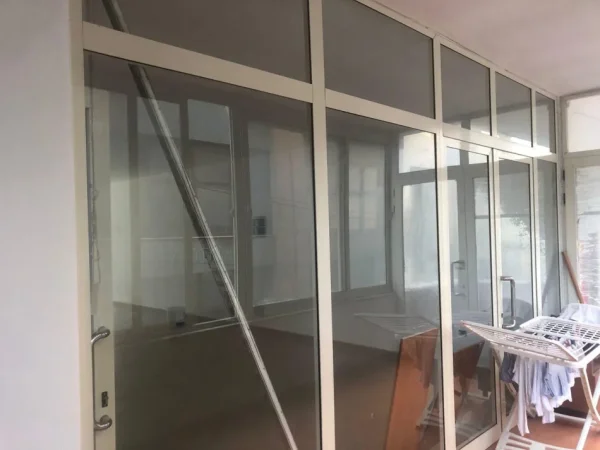 Tirane, jepet me qera ambjent biznesi Kati 1, 160 m² 500 € (Bulevardi Blu Kamez)