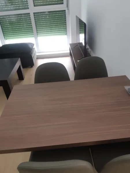 Tirane, jepet me qera apartament 1+1 Kati 6, 50 m² 500 € (Ali Demi)