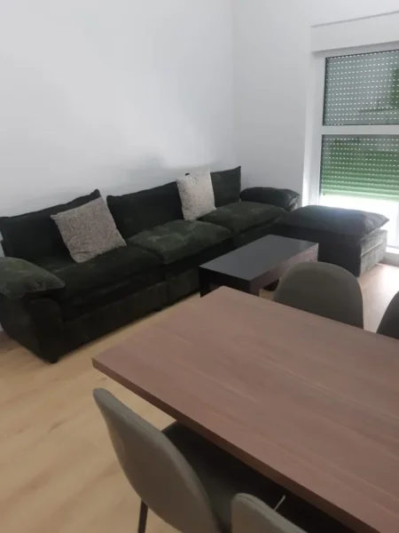 Tirane, jepet me qera apartament 1+1 Kati 6, 50 m² 500 € (Ali Demi)