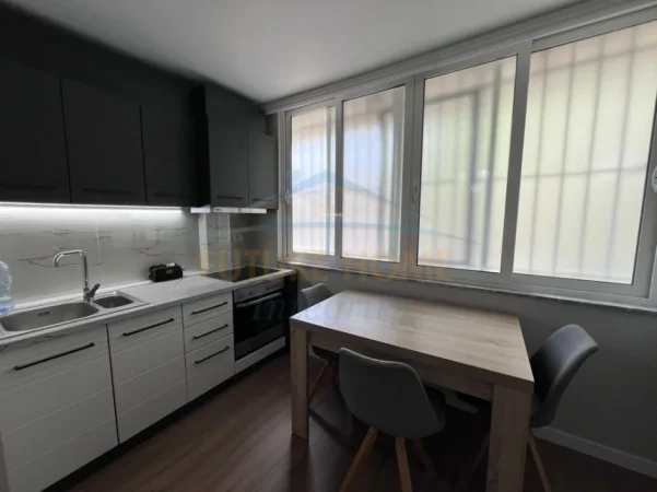Tirane, jepet me qera apartament 2+1, Kati 1, 59 m² 850 € (Blloku)
