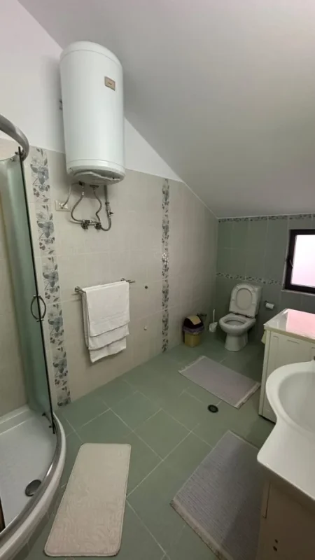 Tirane, jepet me qera apartament 3+1 Kati 2, 144 m² 850 € (Apartament 3 1post Parkimi Kristal Center)