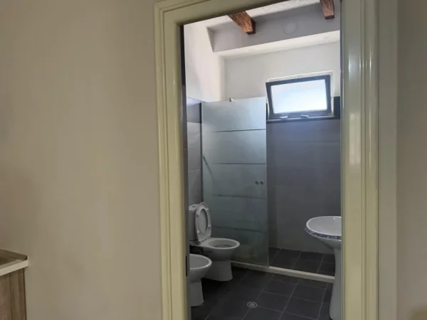 Tirane, jepet me qera apartament 2+1 Kati 2, 80 m² 450 € (Sauk)