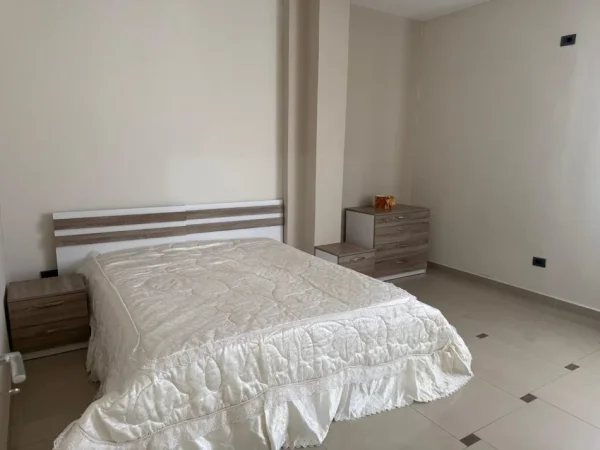 Tirane, jepet me qera apartament 2+1 Kati 2, 80 m² 450 € (Sauk)