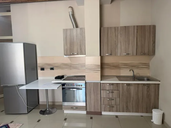 Tirane, jepet me qera apartament 2+1 Kati 2, 80 m² 450 € (Sauk)