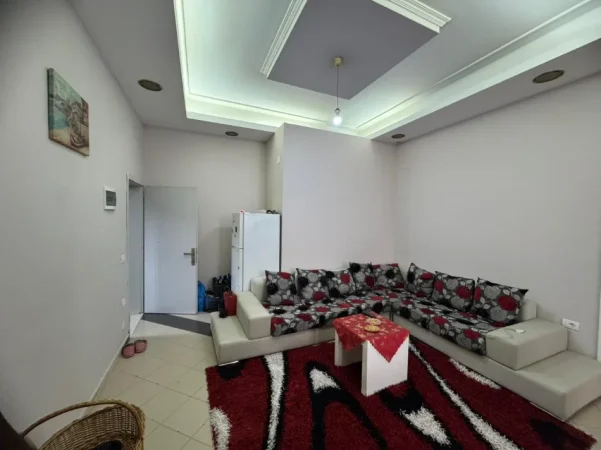 Tirane, jepet me qera apartament 2+1+Ballkon Kati 2, 80 m² 400 € (Selitë e Vogël (Rrethi i Selitës))
