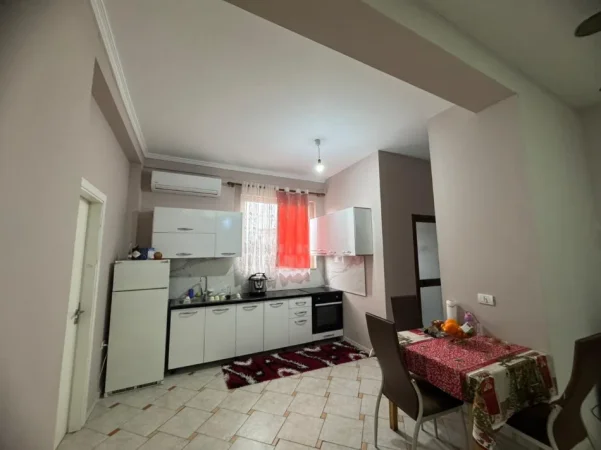Tirane, jepet me qera apartament 2+1+Ballkon Kati 2, 80 m² 400 € (Selitë e Vogël (Rrethi i Selitës))