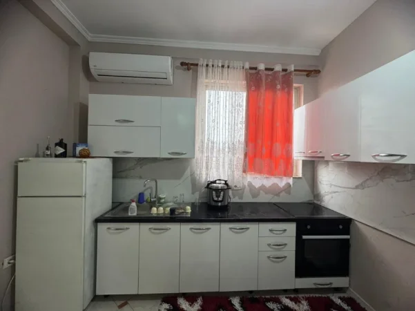 Tirane, jepet me qera apartament 2+1+Ballkon Kati 2, 80 m² 400 € (Selitë e Vogël (Rrethi i Selitës))