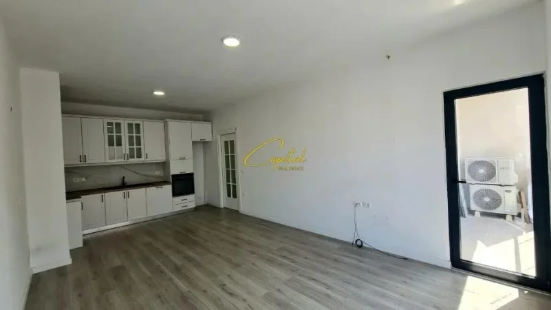 Tirane, jepet me qera zyre Kati 7, 64 m² 450 € (PORCELAN)