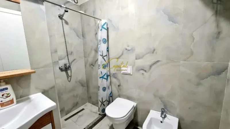 Tirane, jepet me qera zyre Kati 7, 64 m² 450 € (PORCELAN)
