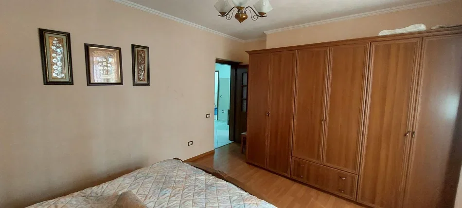 Tirane, jepet me qera apartament 1+1+Ballkon Kati 6, 65 m² 400 € (PAZARI I RI)