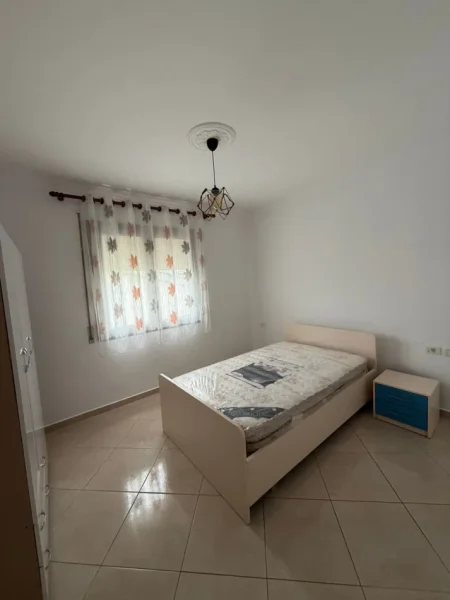 Tirane, jepet me qera apartament 2+1 Kati 4, 120 m² 600 € (Selite E Vjeter)
