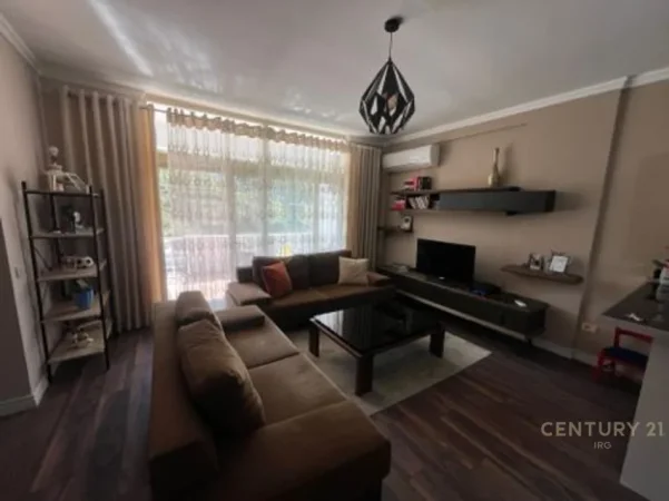 Tirane, jepet me qera apartament 2+1 , 129 m² 420 € 