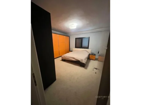 Tirane, jepet me qera apartament 2+1 , 129 m² 420 € 