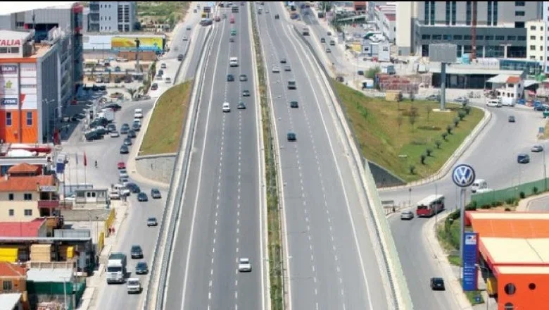 Shqiperi, jepet me qera magazine Kati 0, 2.000 m² 4.400 € (Autostrada Tirane Durres)