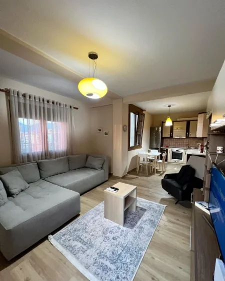 Tirane, jepet me qera apartament 1+1+Ballkon Kati 8, 75 m² 800 € (MYSLYM SHYRI)