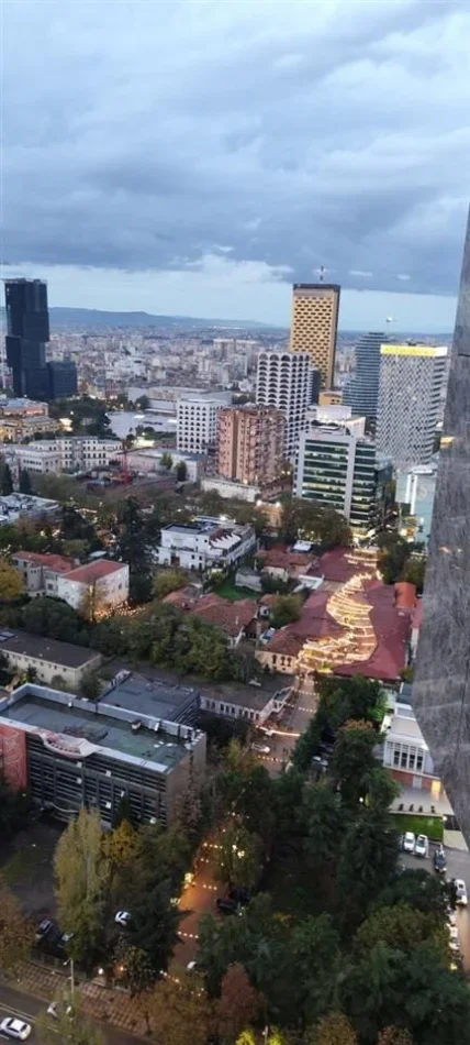 Tirane, jepet me qera apartament 1+1 , 95 m² 2.500 € (Downtawn One)