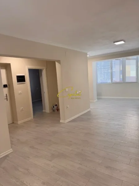 Tirane, jepet me qera zyre Kati 2, 70 m² 800 € (21 DHJETORI)