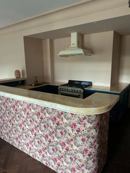 Tirane, jepet me qera apartament 2+1 Kati 7, 150 m² 1.800 € (Qender)