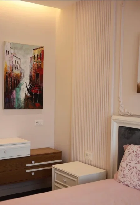 Tirane, jepet me qera apartament 2+1 Kati 3, 111 m² 1.300 € (Laprake)