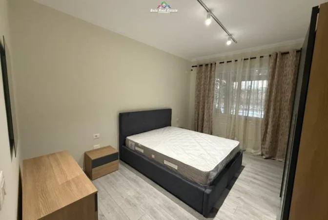 Tirane, jepet me qera apartament 2+1 Kati 1, 80 m² 850 € (Rruga Janos Hunyadi)