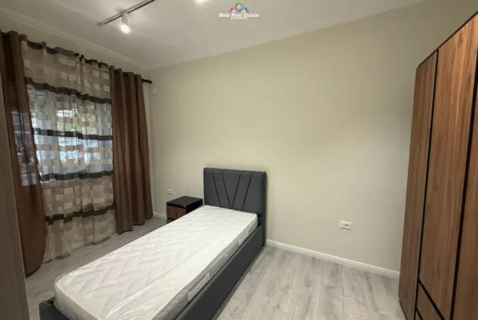 Tirane, jepet me qera apartament 2+1 Kati 1, 80 m² 850 € (Rruga Janos Hunyadi)