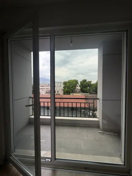 Tirane, jepet me qera ambjent biznesi Kati 4, 110 m² 500 € (Rruga E Dibres)