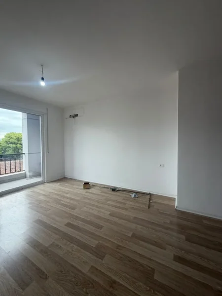 Tirane, jepet me qera ambjent biznesi Kati 4, 110 m² 500 € (Rruga E Dibres)
