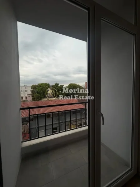 Tirane, jepet me qera ambjent biznesi Kati 4, 110 m² 500 € (Rruga E Dibres)