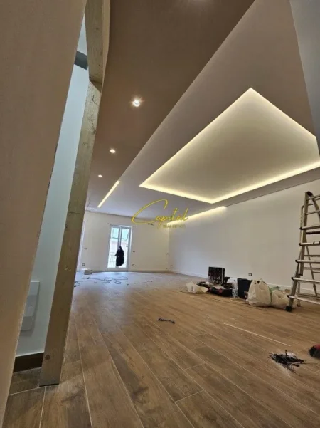 Tirane, jepet me qera dyqan Kati 0, 50 m² 1.500 € (RRUGA E KAVAJES)