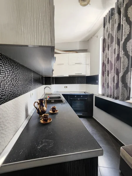 Tirane, jepet me qera apartament 1+1+Aneks+Ballkon Kati 3, 78 m² 470 € (Sokrat Miho)