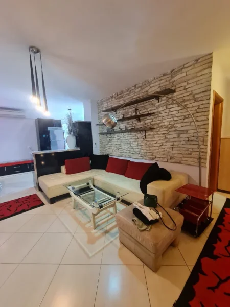 Tirane, jepet me qera apartament 2+1+Ballkon Kati 5, 100 m² 750 € (RRUGA E KAVAJES)